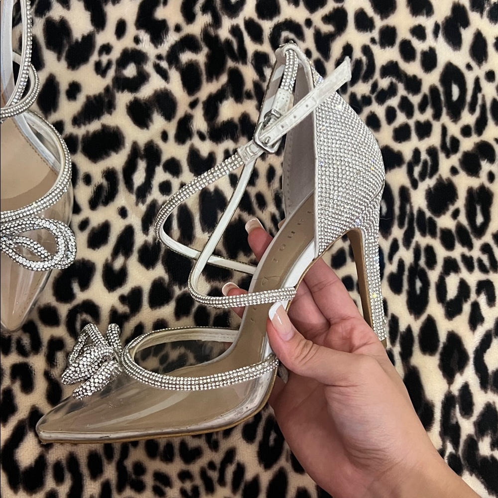 Gianni Bini Silver and Cream Bow Heels - Picture 2 of 4